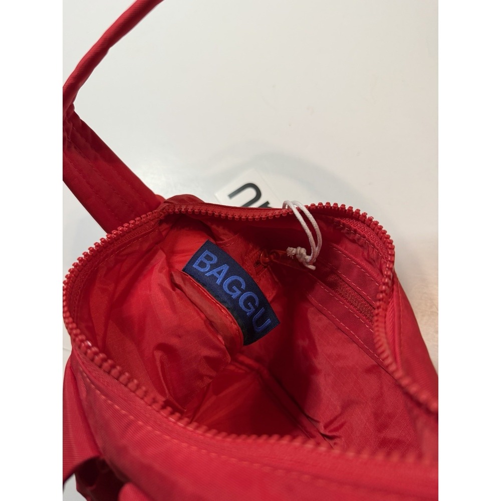 Baggu Cargo Shoulder Bag Candy Apple Red Nylon Baguette Purse NWT - Picture 6 of 8